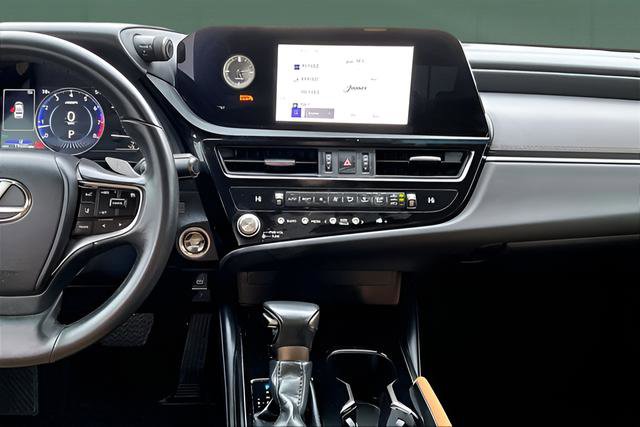 Used 2023 Lexus ES 350 w/ Accessory Package (Z2) image 16