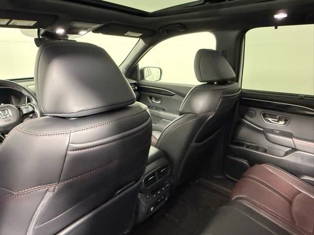 Used 2025 Honda Pilot Black Edition image 33