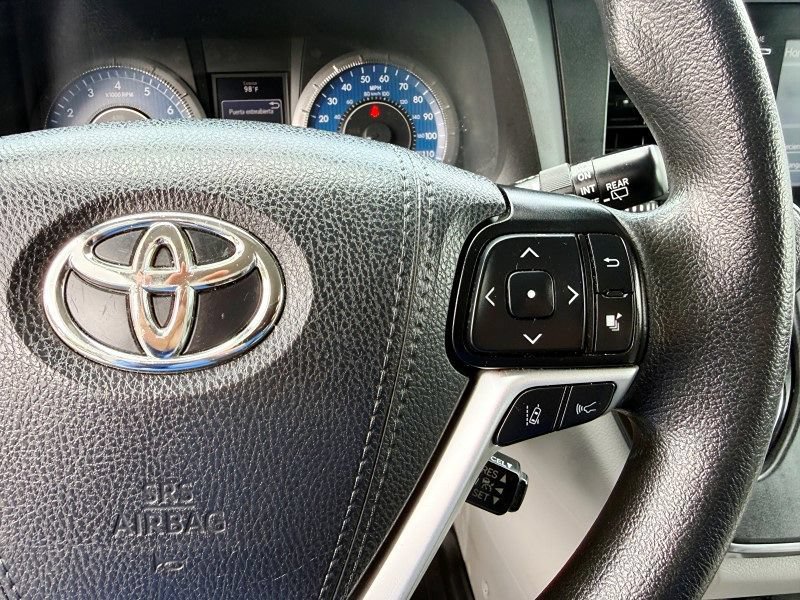 Used 2019 Toyota Sienna L FWD image 28