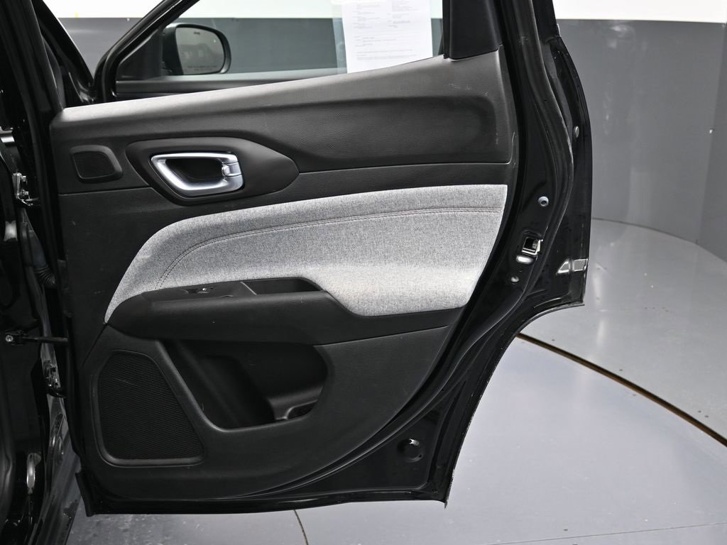 Used 2022 Jeep Compass Latitude w/ Sun and Sound Group image 37