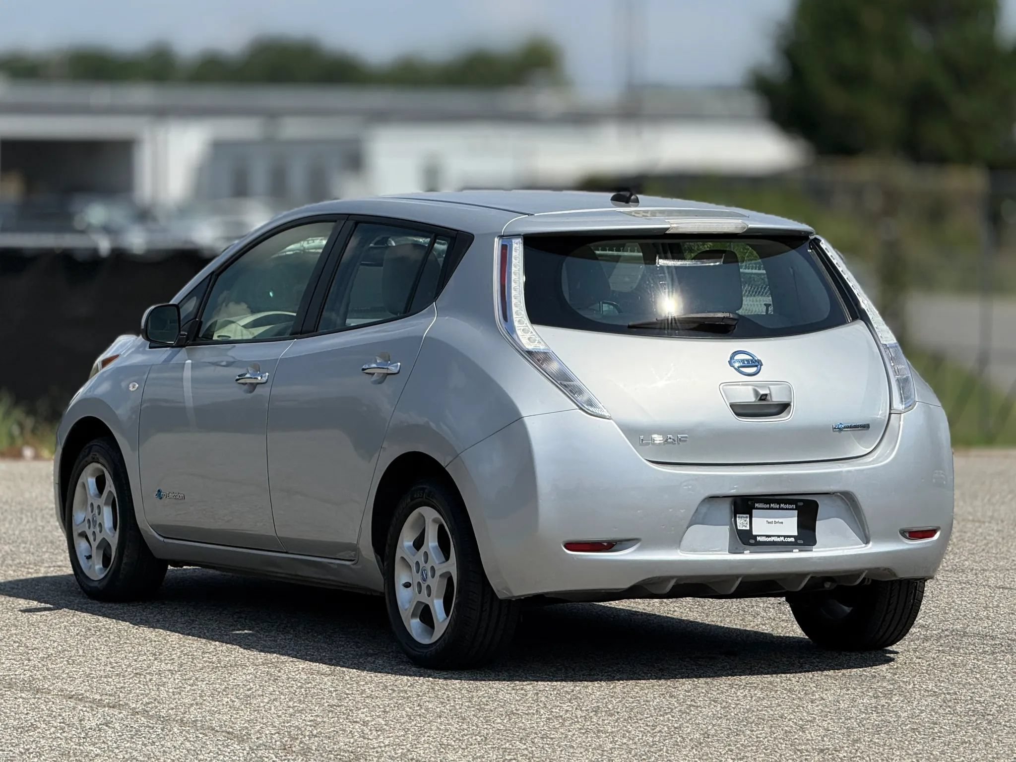 Used 2012 Nissan Leaf SL w/ Recycling/Organizational Pkg FWD image 10