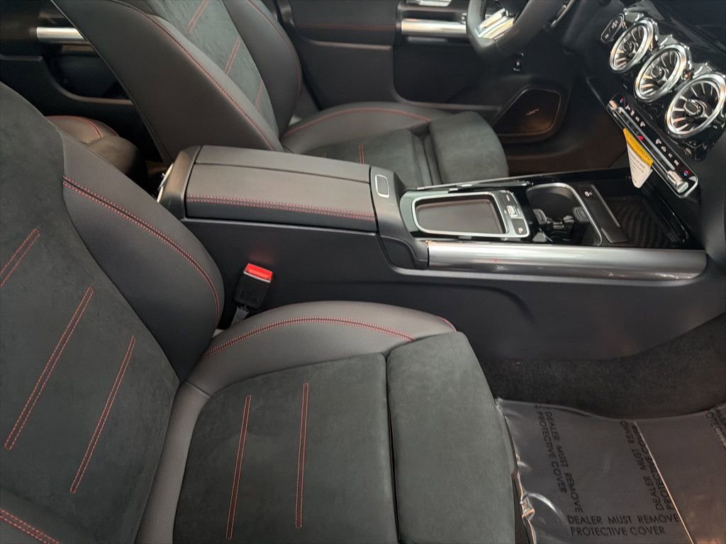New 2026 Mercedes-Benz GLA 35 AMG 4MATIC image 30