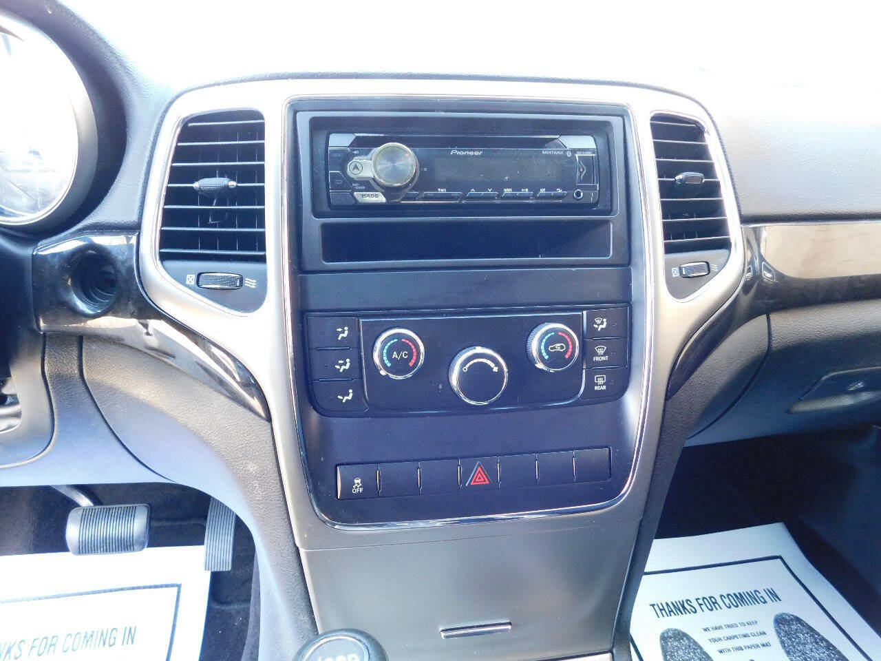 Used 2011 Jeep Grand Cherokee Laredo image 27
