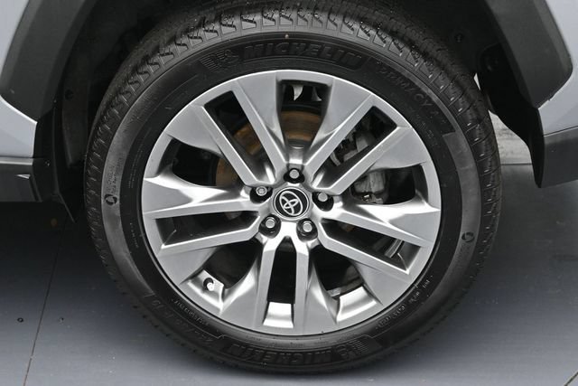 Used 2022 Toyota RAV4 XLE Premium AWD/4WD image 8