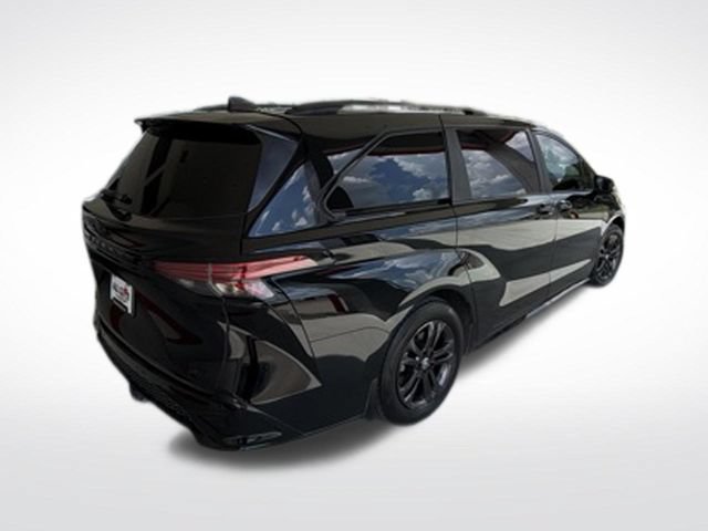 Used 2025 Toyota Sienna XSE w/ XSE Premium Package AWD/4WD image 6