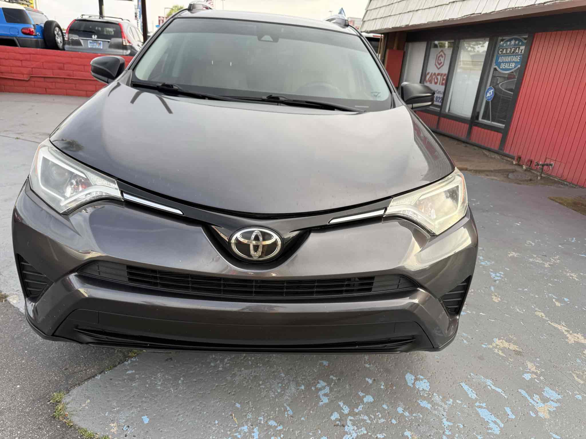 Used 2017 Toyota RAV4 LE image 9