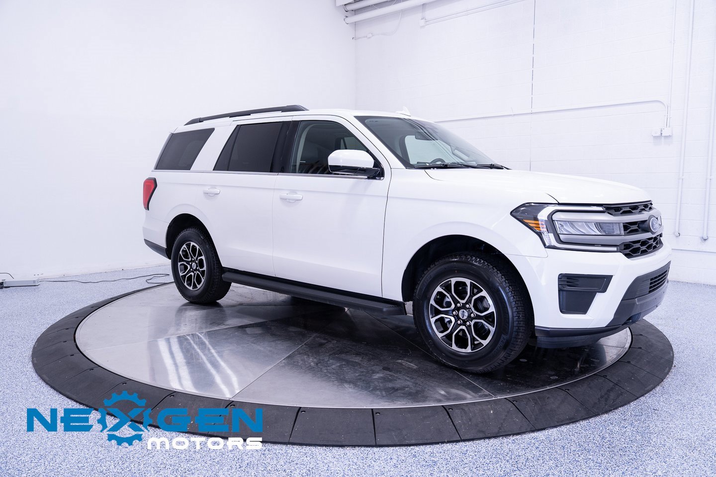 Used 2024 Ford Expedition XLT image 2