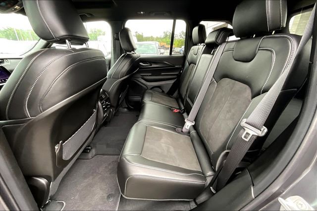 New 2025 Jeep Grand Cherokee Laredo image 10