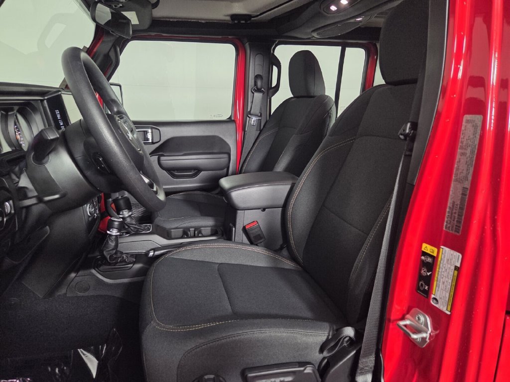 Used 2025 Jeep Wrangler Unlimited Sport AWD/4WD image 12