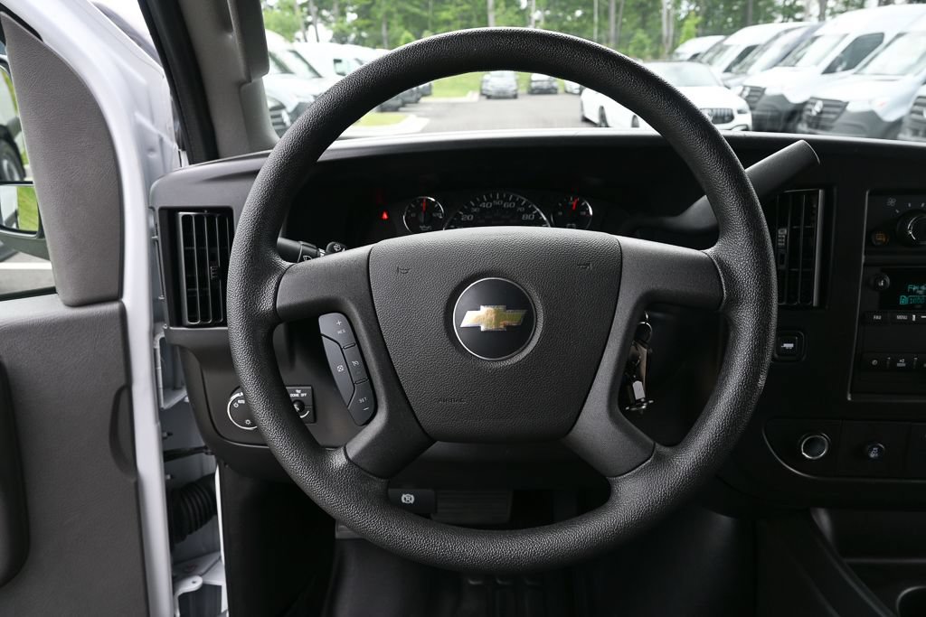 Used 2025 Chevrolet Express 2500 w/ Driver Convenience Package RWD video 2