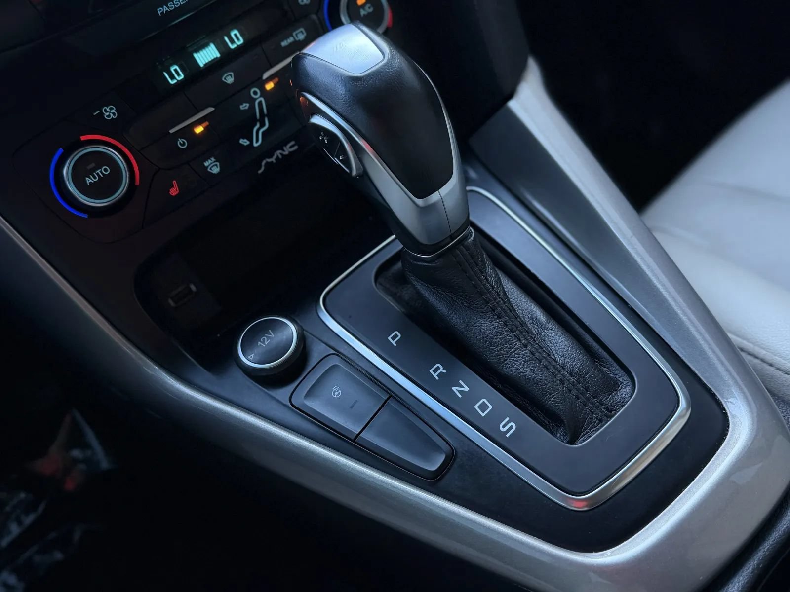 Used 2018 Ford Focus Titanium FWD image 38