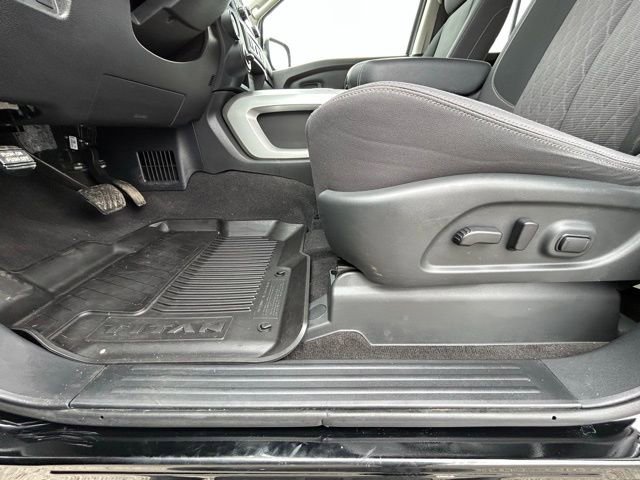 Used 2024 Nissan Titan SV w/ SV Convenience Package image 27