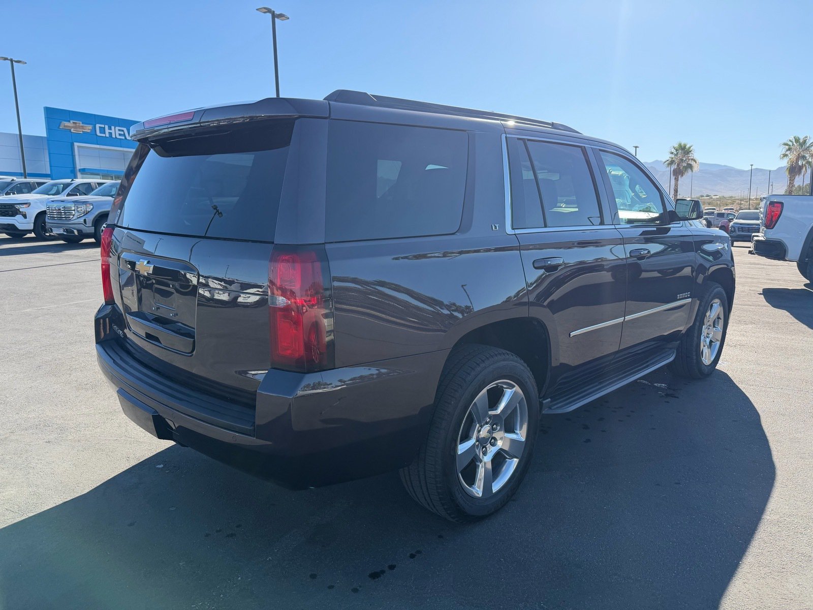 Used 2015 Chevrolet Tahoe LT w/ Luxury Package AWD/4WD image 3