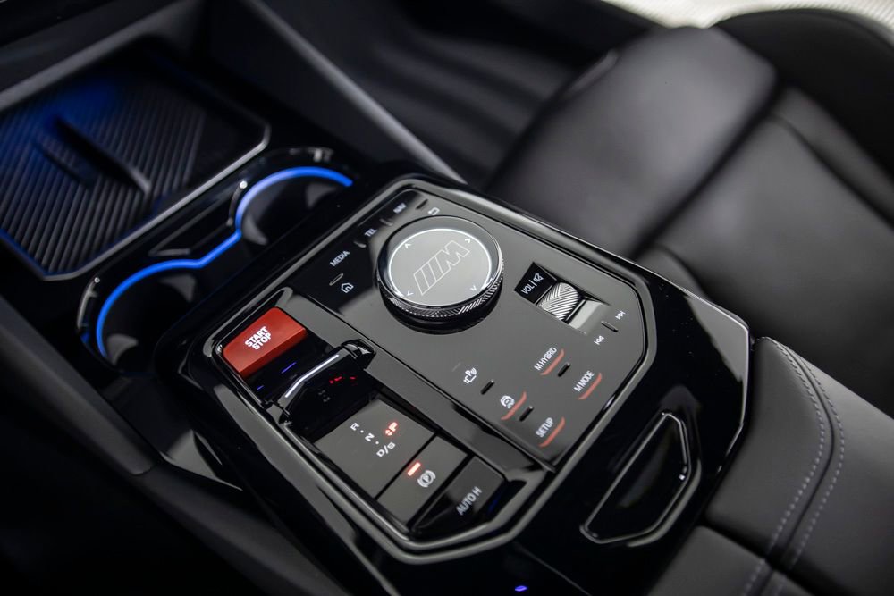 Used 2026 BMW M5 w/ Executive Package image 37