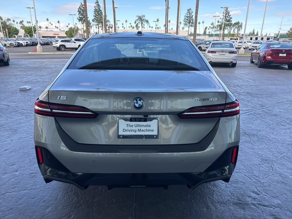 Used 2025 BMW i5 eDrive40i w/ M Sport Package RWD image 4