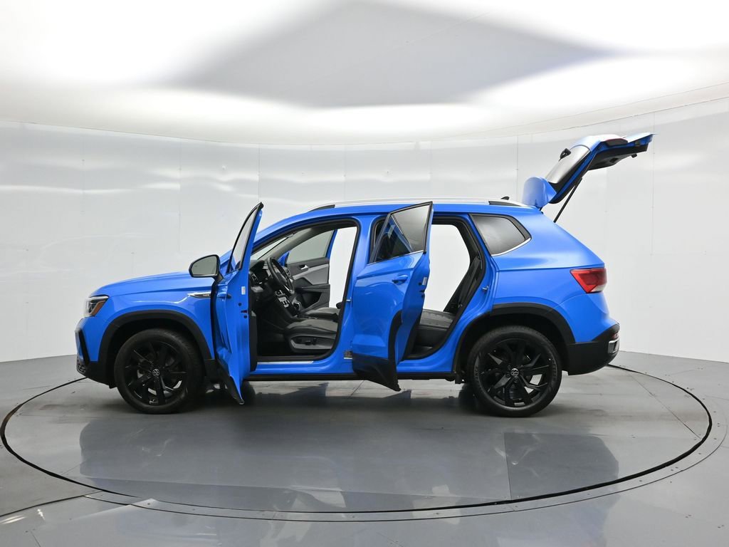 Used 2022 Volkswagen Taos SEL w/ Panoramic Sunroof Package image 36