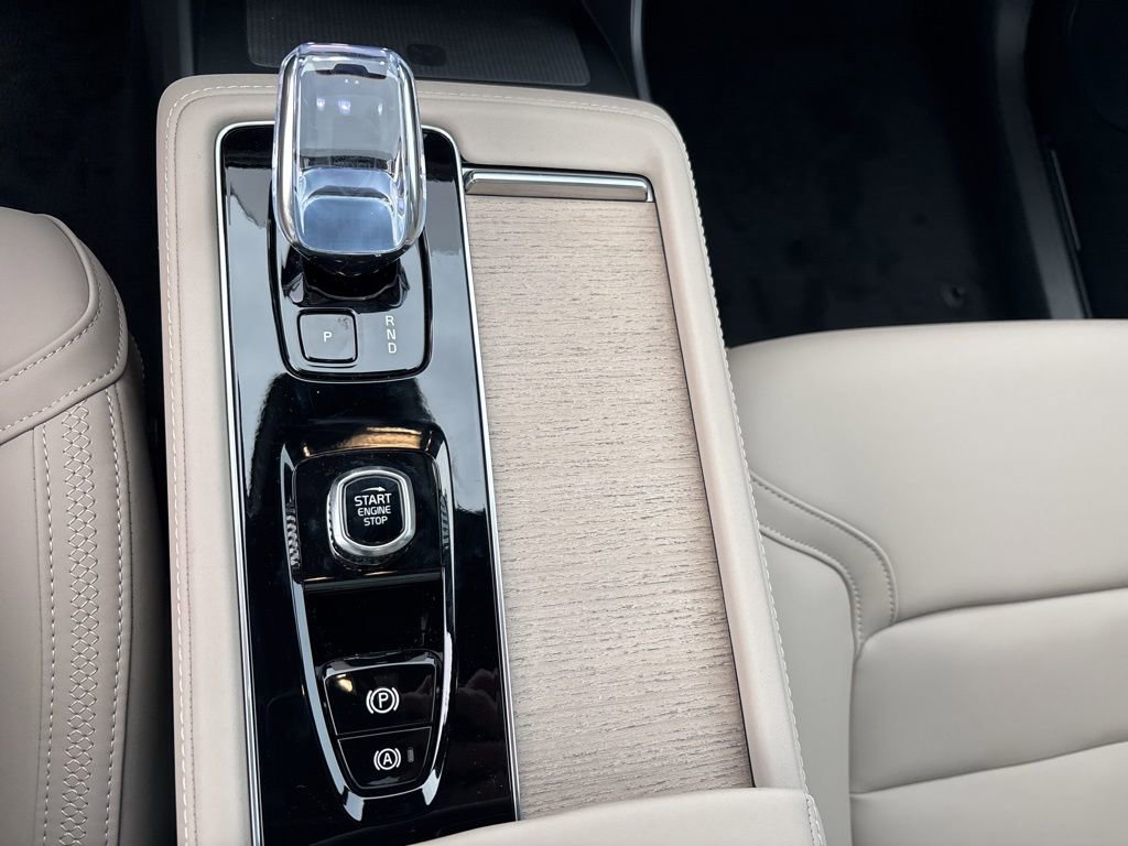 New 2026 Volvo XC90 B6 Plus w/ Protection Package Premier image 30