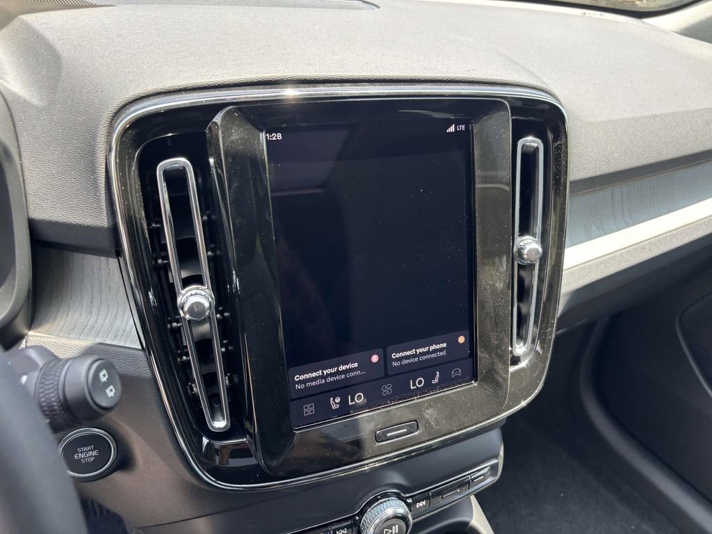 New 2026 Volvo XC40 B5 Plus w/ Protection Package Premier image 19