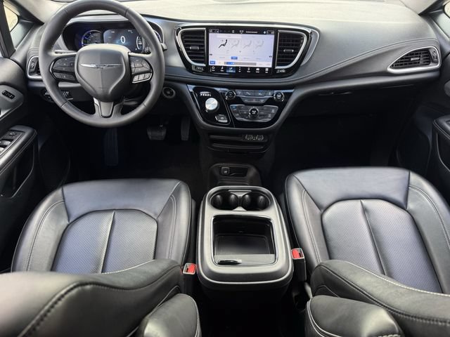 Used 2024 Chrysler Pacifica Limited FWD image 11