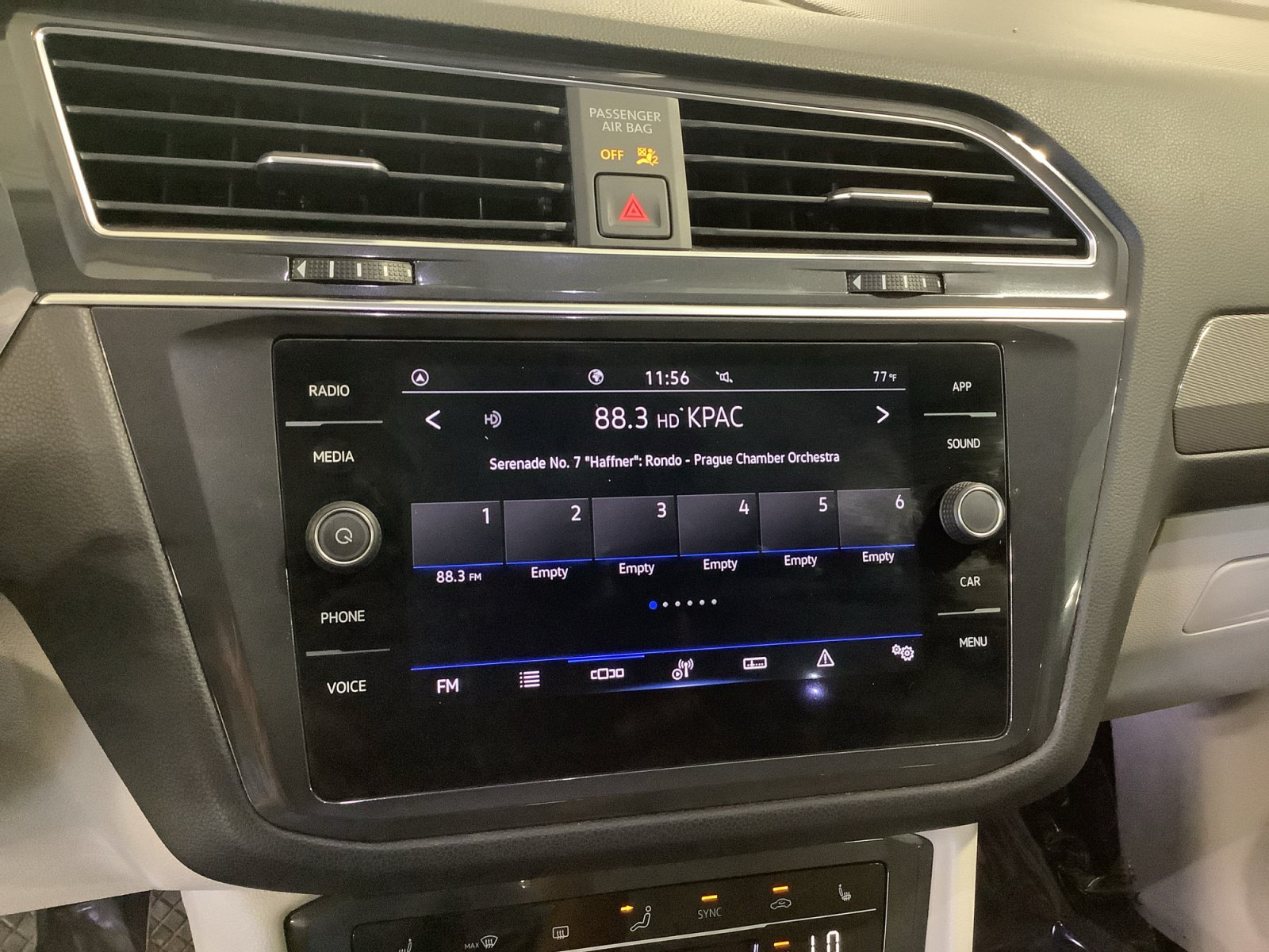 Used 2022 Volkswagen Tiguan SE FWD image 15