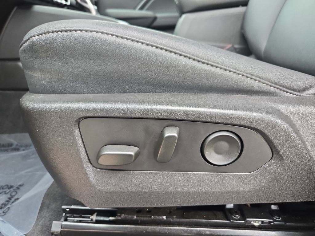 Used 2024 Chevrolet Colorado LT w/ LT Convenience Package III AWD/4WD image 27