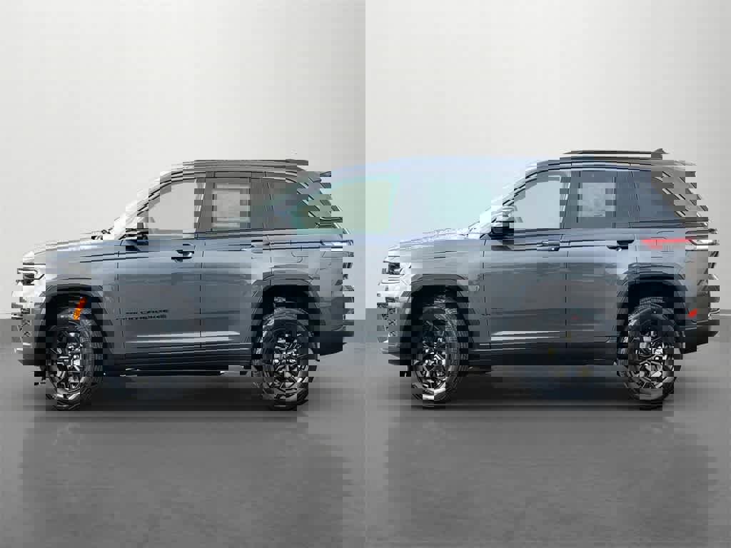 New 2026 Jeep Grand Cherokee Altitude image 3
