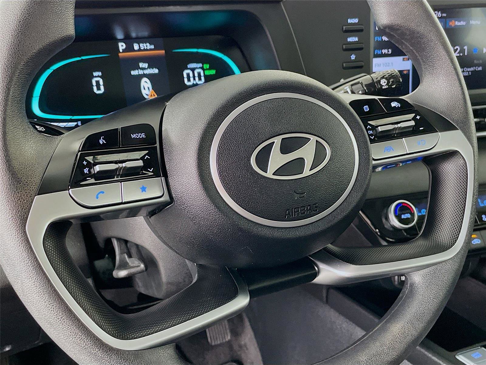 Certified 2025 Hyundai Elantra Blue FWD image 12