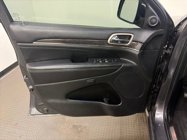 Used 2016 Jeep Grand Cherokee Overland image 13