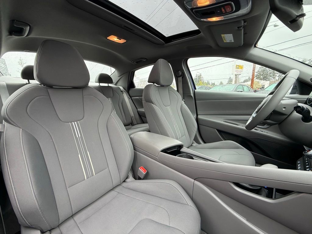 Certified 2024 Hyundai Elantra SEL w/ Convenience Package FWD image 19