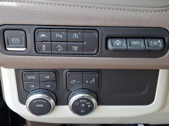 Used 2024 GMC Yukon XL Denali image 25