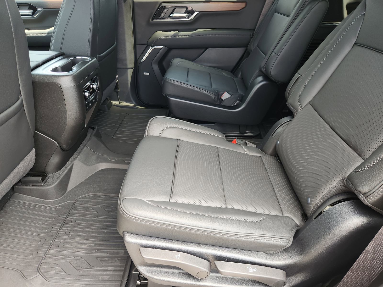 New 2026 GMC Yukon Denali w/ Denali Reserve Package AWD/4WD image 34