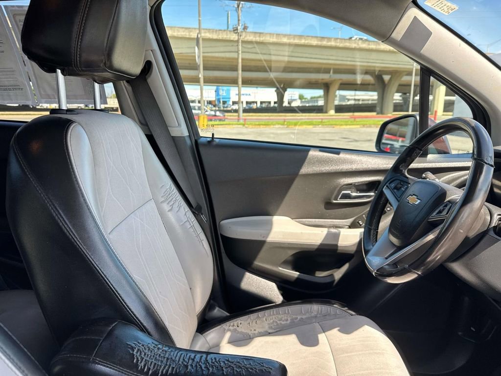 Used 2021 Chevrolet Trax LT w/ Driver Confidence Package image 16