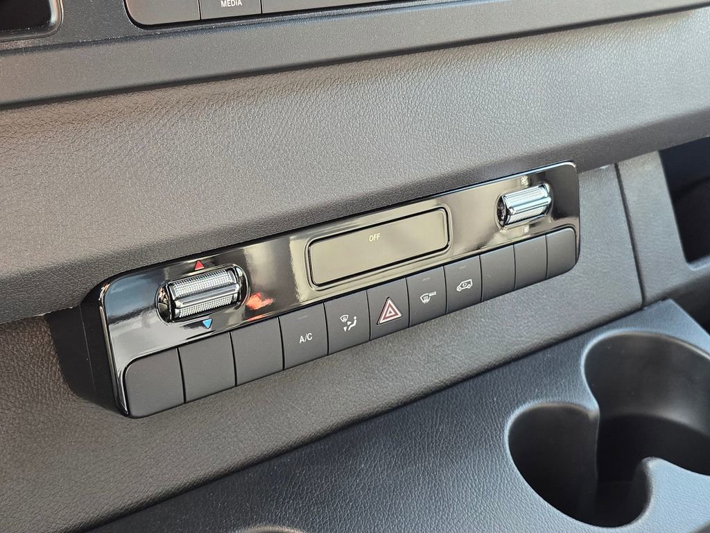 Used 2024 Mercedes-Benz Sprinter 2500 image 31