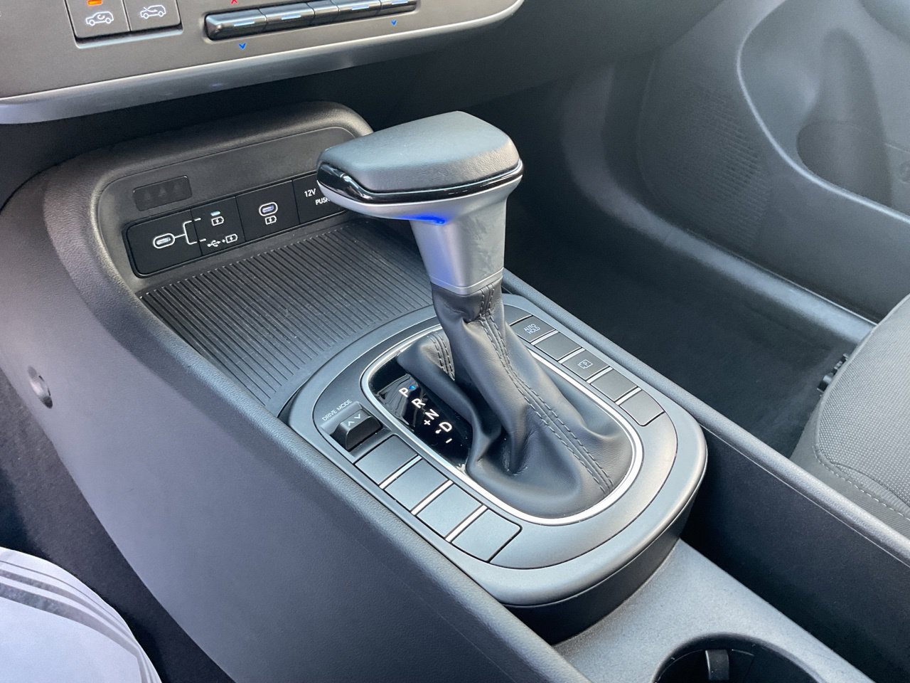 Used 2025 Hyundai Kona SEL FWD image 24