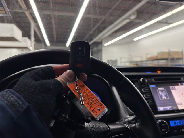 Used 2019 Toyota Highlander SE image 30