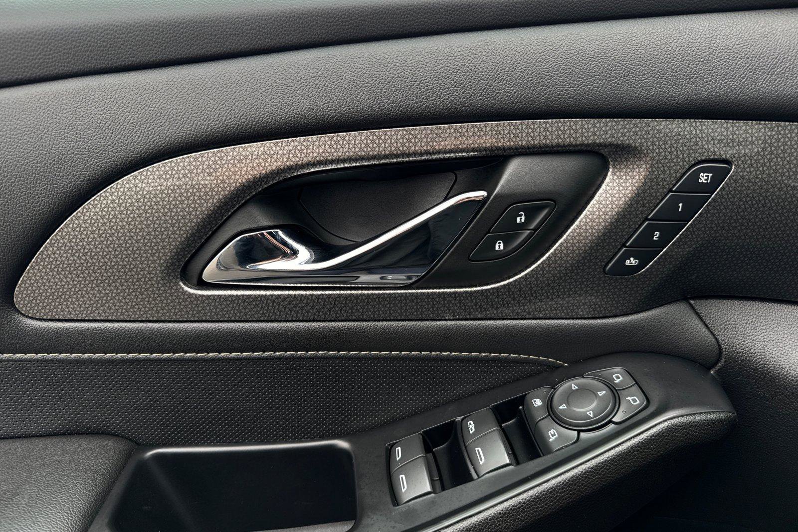 Used 2023 Chevrolet Traverse Premier w/ Redline Edition image 13