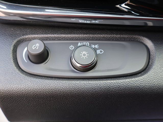 Certified 2026 Buick Envista Sport Touring w/ Convenience I Package FWD image 37