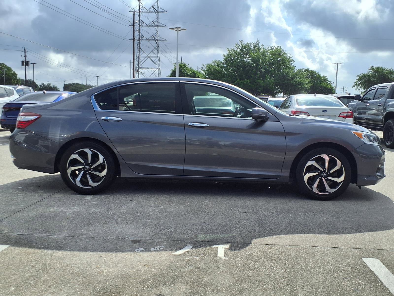 Used 2017 Honda Accord EX image 25