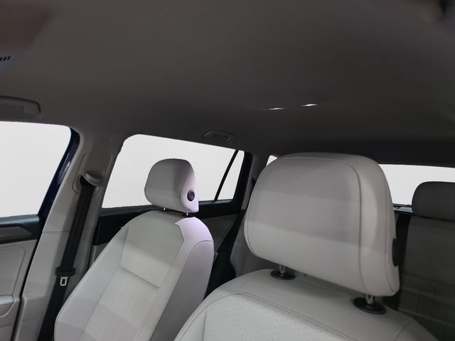 Used 2024 Volkswagen Tiguan SE AWD/4WD image 12