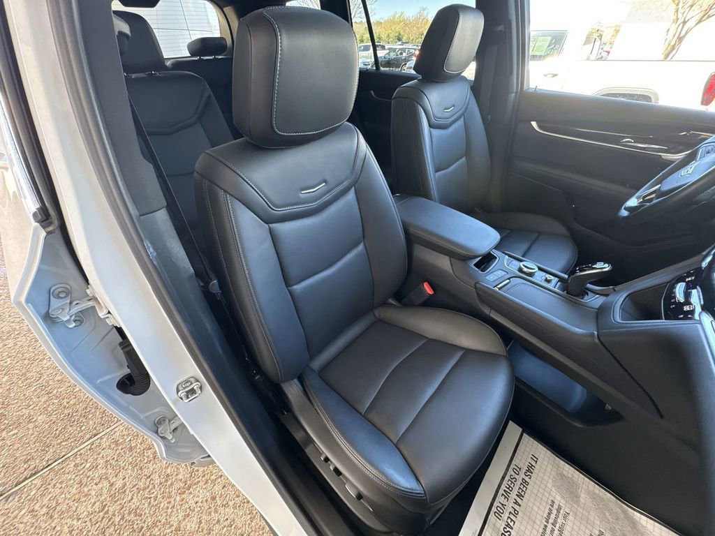 Certified 2025 Cadillac XT6 Premium Luxury AWD/4WD image 29