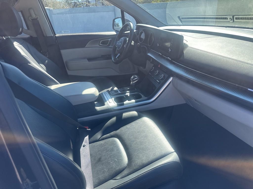 Used 2024 Kia Carnival LX image 20