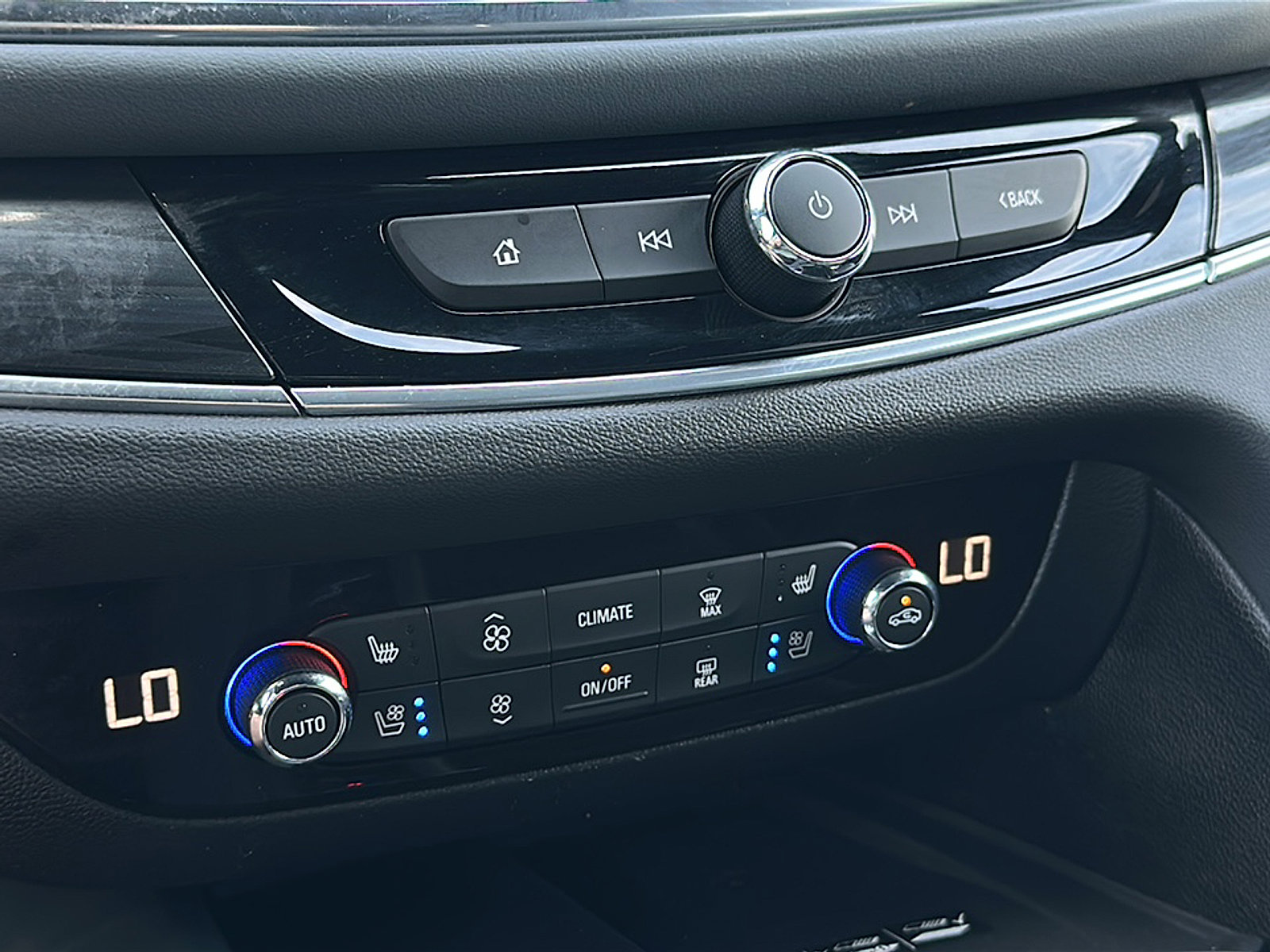 Certified 2024 Buick Enclave Premium image 34