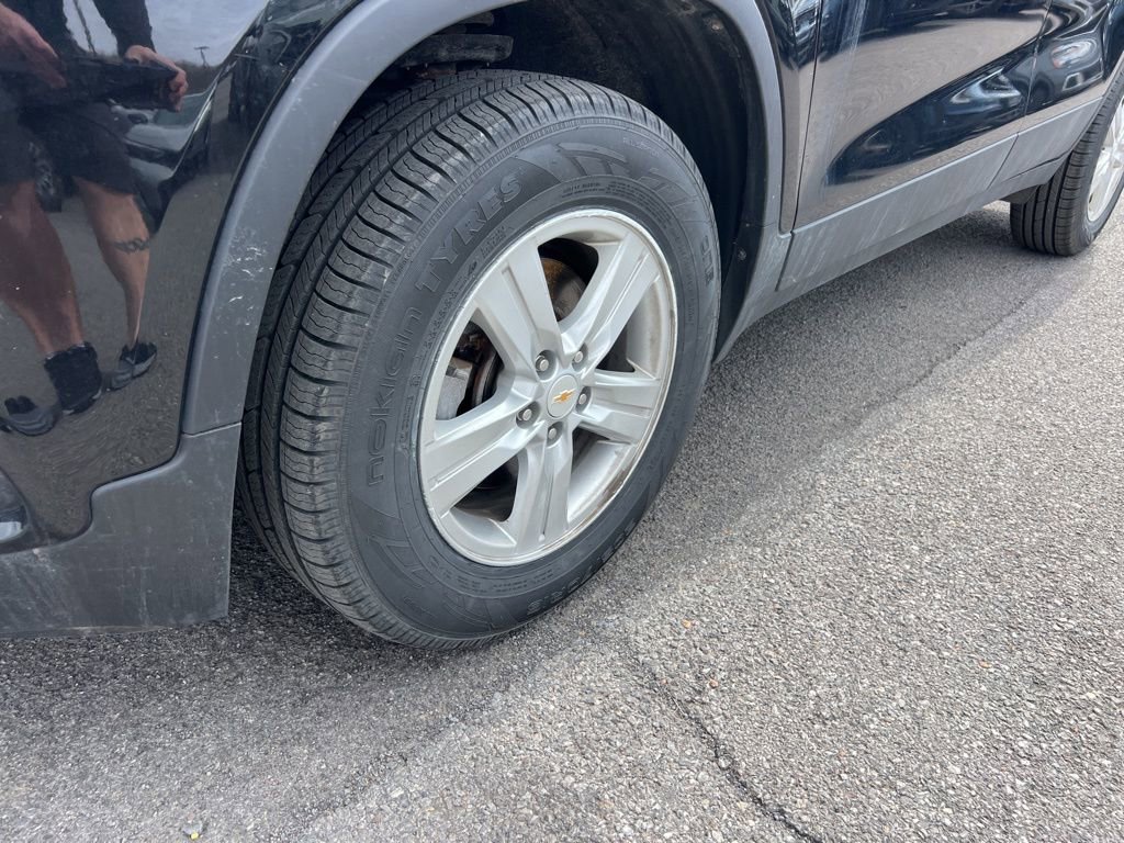 Used 2022 Chevrolet Trax LT w/ LT Convenience Package image 30