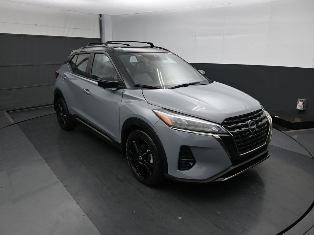 Used 2024 Nissan Kicks SR w/ SR Premium Package image 3