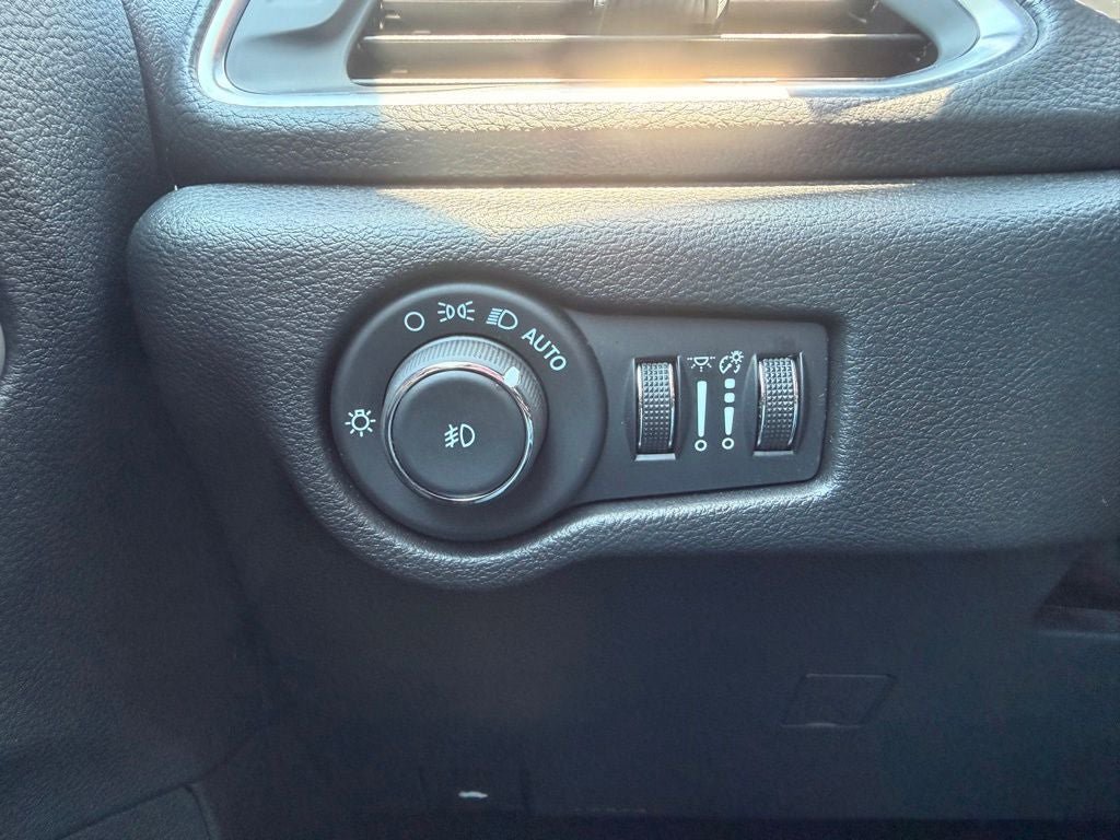 Used 2024 Chrysler Pacifica Limited w/ S Appearance Package AWD/4WD image 24