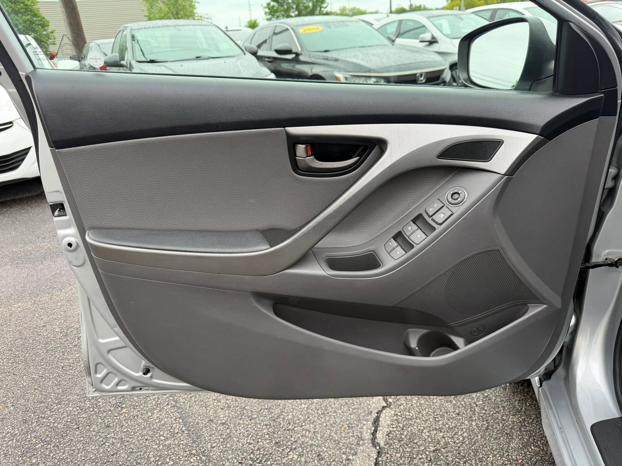 Used 2012 Hyundai Elantra Limited w/ Technology Pkg 5 FWD image 18