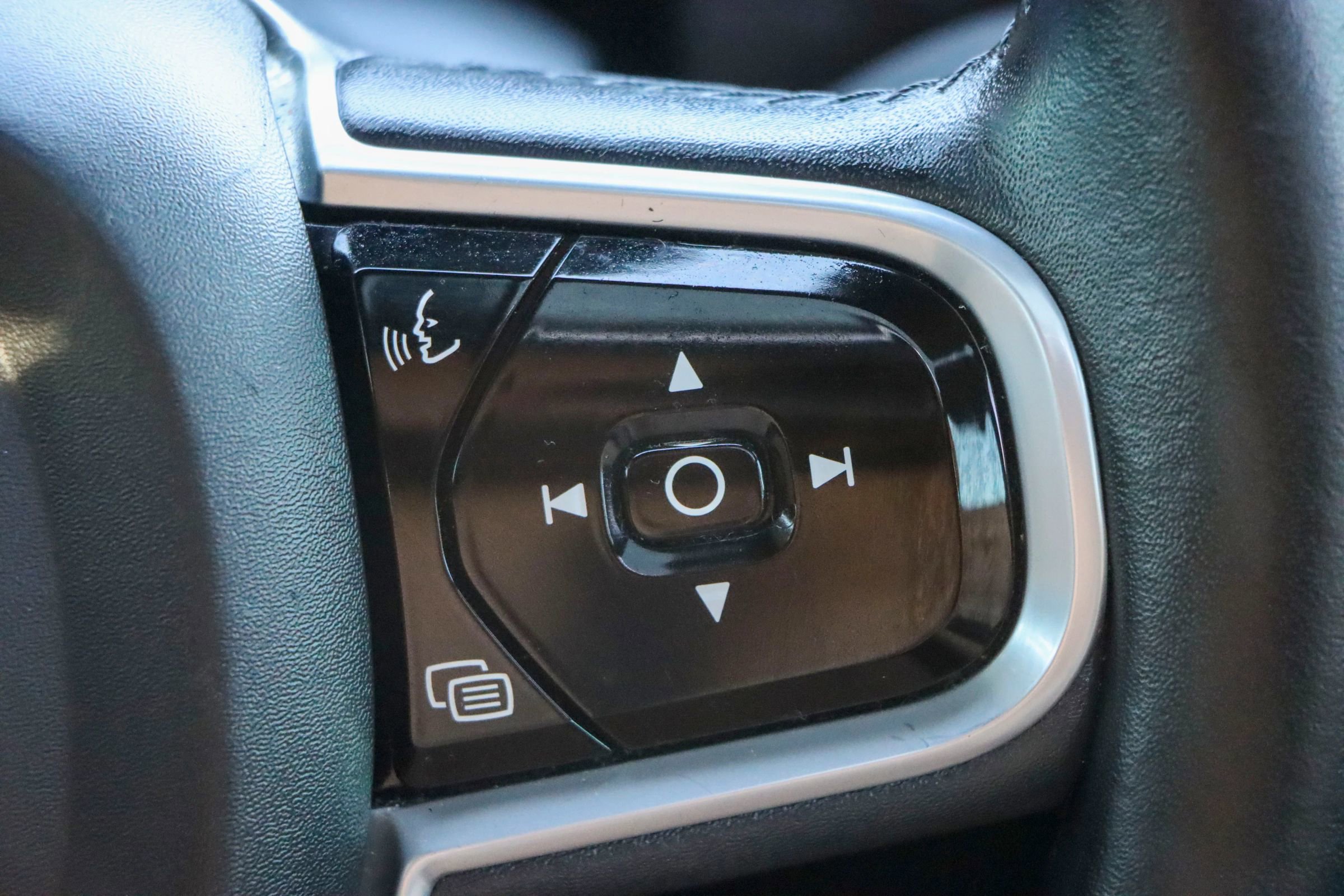 Used 2019 Volvo S90 T6 Momentum image 30