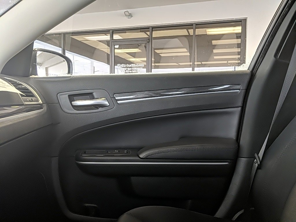 Used 2019 Chrysler 300 Touring w/ Sport Appearance Package image 20