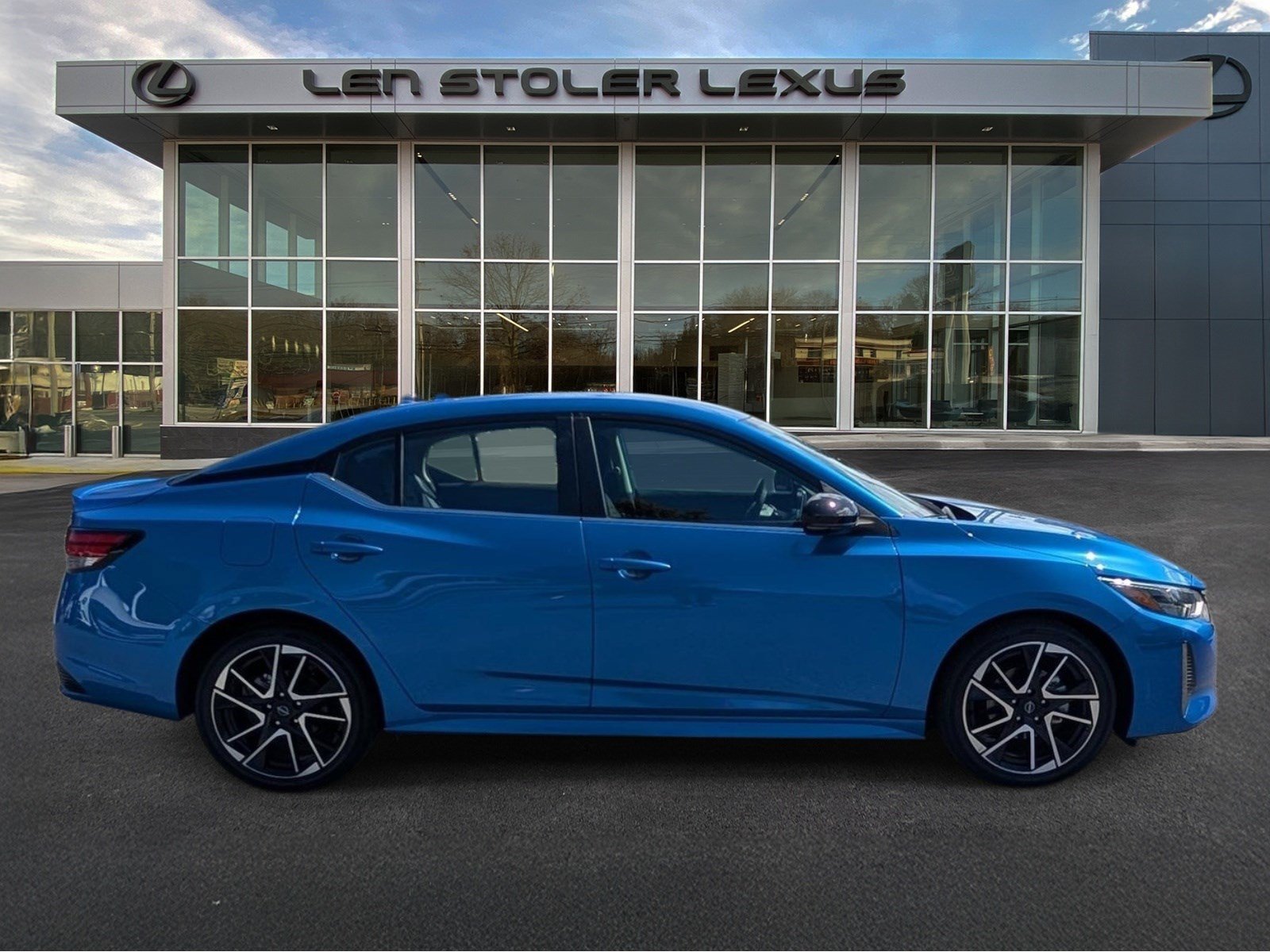 Used 2025 Nissan Sentra SR FWD image 2