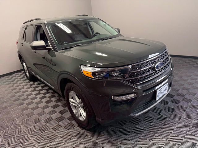 Used 2022 Ford Explorer XLT w/ Equipment Group 202A AWD/4WD image 2